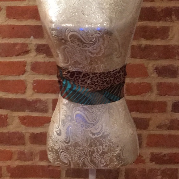 Bebe versatile satin leaped scarf. - Picture 6 of 6